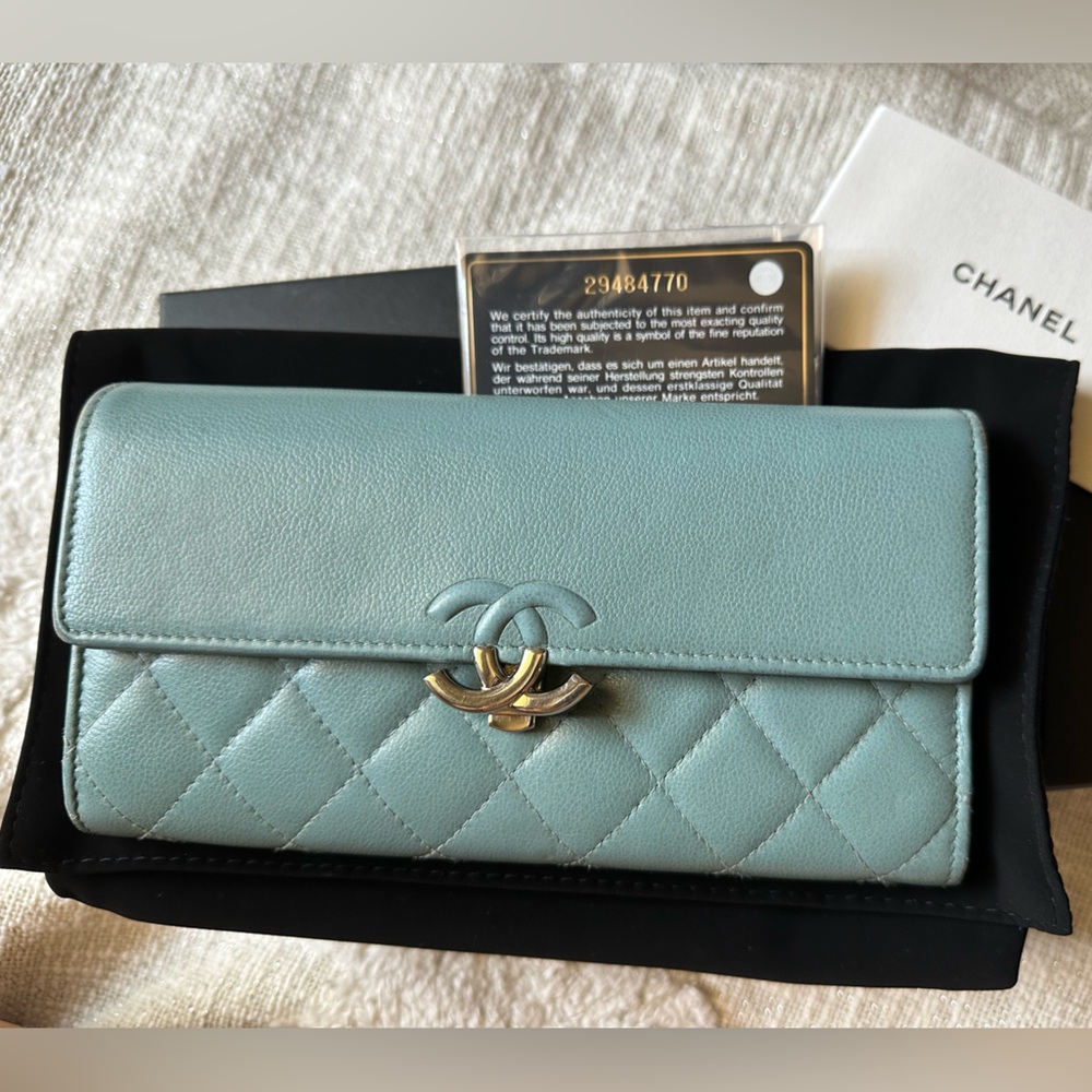 Preloved Chanel long wallet